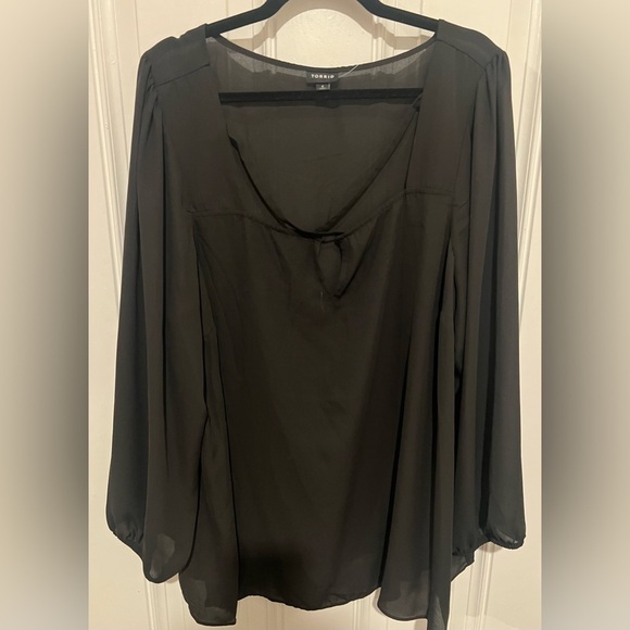 New! Torrid Black Sheer Long Sleeve Flowy Blouse in Size 4 or 26/28  Classy Goth - Picture 2 of 14